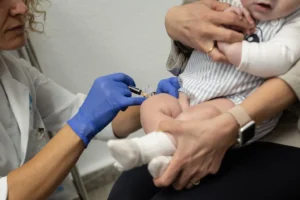 US President Donald Trump signs vaccination executive order